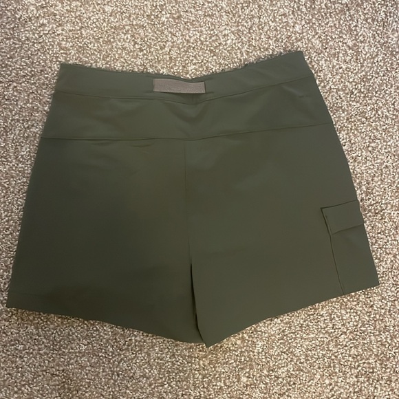 NWT Northface Bridgeway Short - Picture 2 of 4